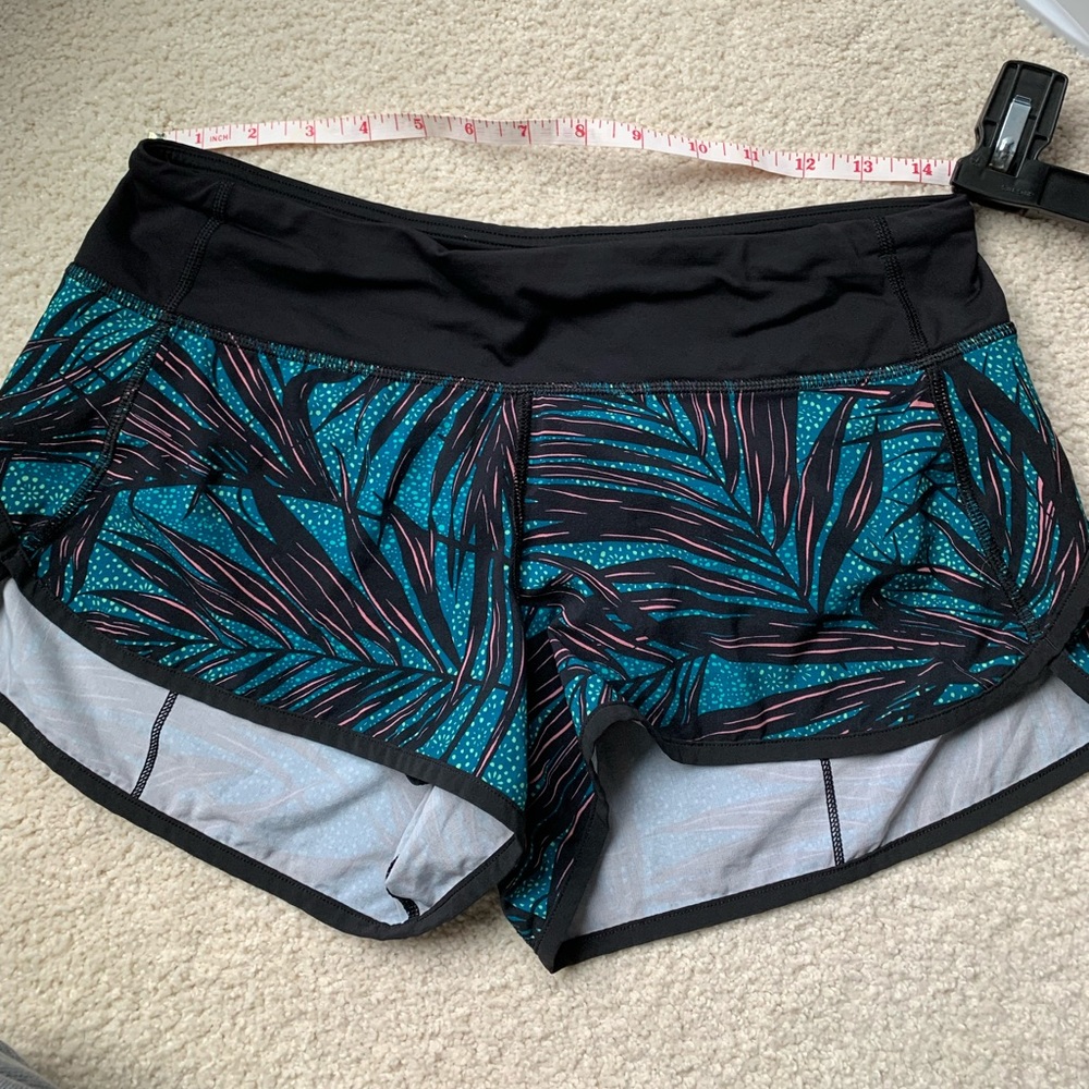 Lululemon Speed Short 2.5 Palm Lace Tofino Teal - Picture 4 of 5